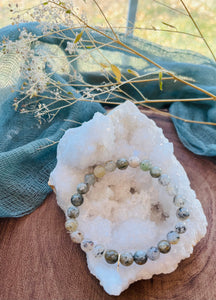 Women's Rare Quartz with Muscovite Biotite Mica Inclusions